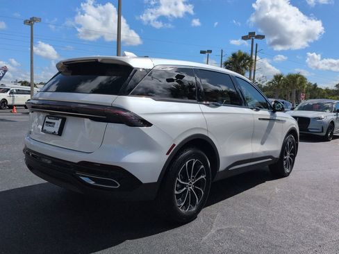 Certified 2025 Lincoln Nautilus Premier AWD/4WD image 4