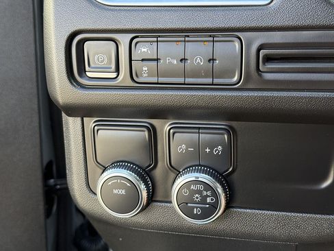 Used 2024 GMC Yukon SLT RWD image 17
