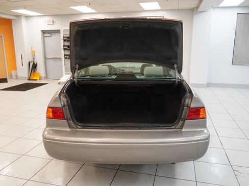 Used 2000 Toyota Camry LE FWD image 9
