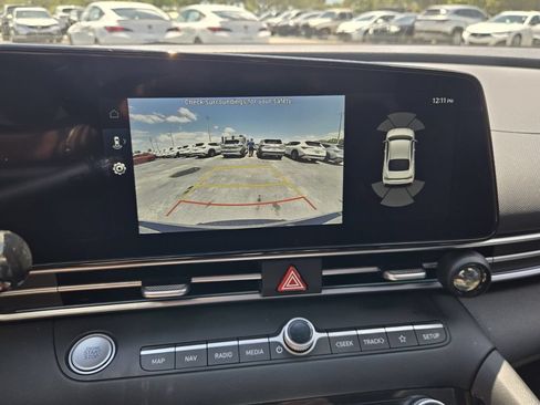 Certified 2024 Hyundai Elantra Limited FWD image 20