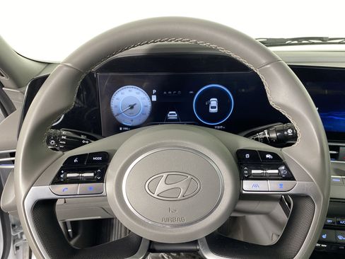 Used 2025 Hyundai Elantra SEL image 22