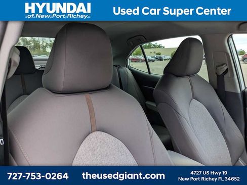 Used 2019 Toyota Camry LE FWD image 6