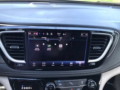 Used 2023 Chrysler Pacifica Touring-L FWD image 27
