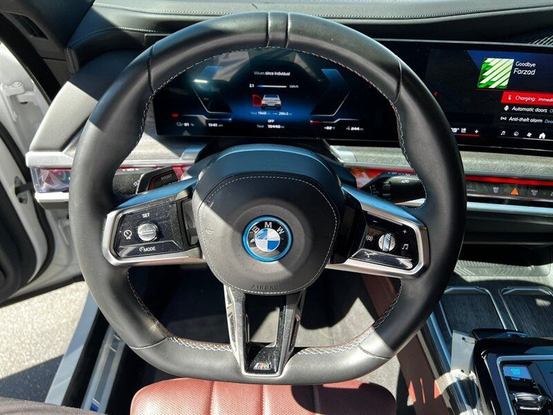 Used 2024 BMW i7 M70 AWD/4WD image 36