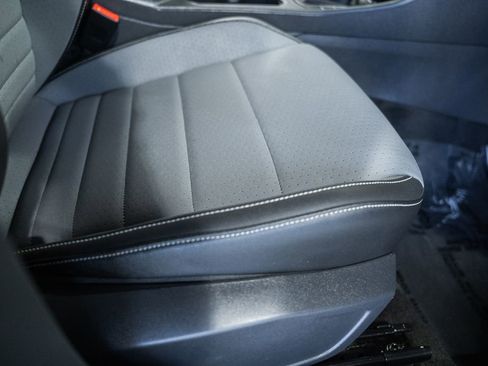 Used 2025 Volkswagen Jetta SE FWD image 29