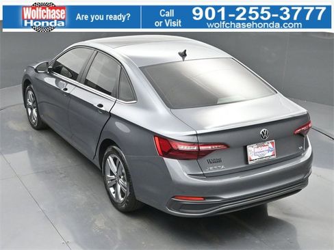 Used 2024 Volkswagen Jetta SE w/ Panoramic Sunroof Package image 32
