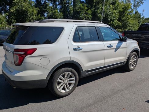 Used 2015 Ford Explorer XLT w/ Equipment Group 202B FWD image 5