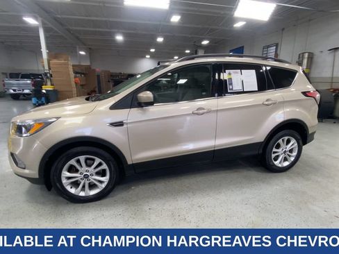 Used 2018 Ford Escape SE FWD image 6