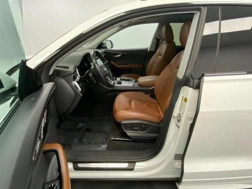 Used 2022 Audi Q8 Premium AWD/4WD image 20
