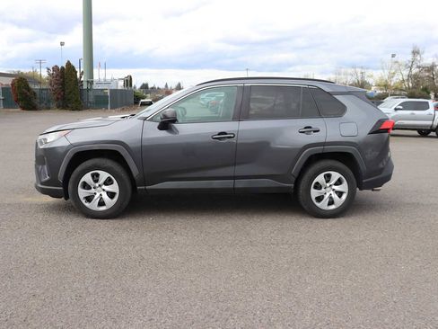 Used 2021 Toyota RAV4 LE image 8