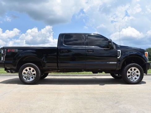 Used 2018 Ford F250 Lariat w/ Lariat Ultimate Package AWD/4WD image 3