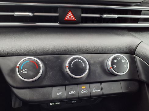 Used 2024 Hyundai Elantra SE image 7