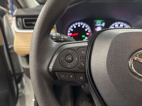 Used 2021 Toyota RAV4 XLE AWD/4WD image 25