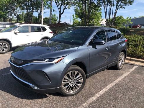 Used 2024 Toyota Venza Limited image 3