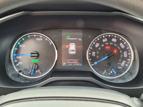 Used 2022 Toyota RAV4 LE AWD/4WD image 10