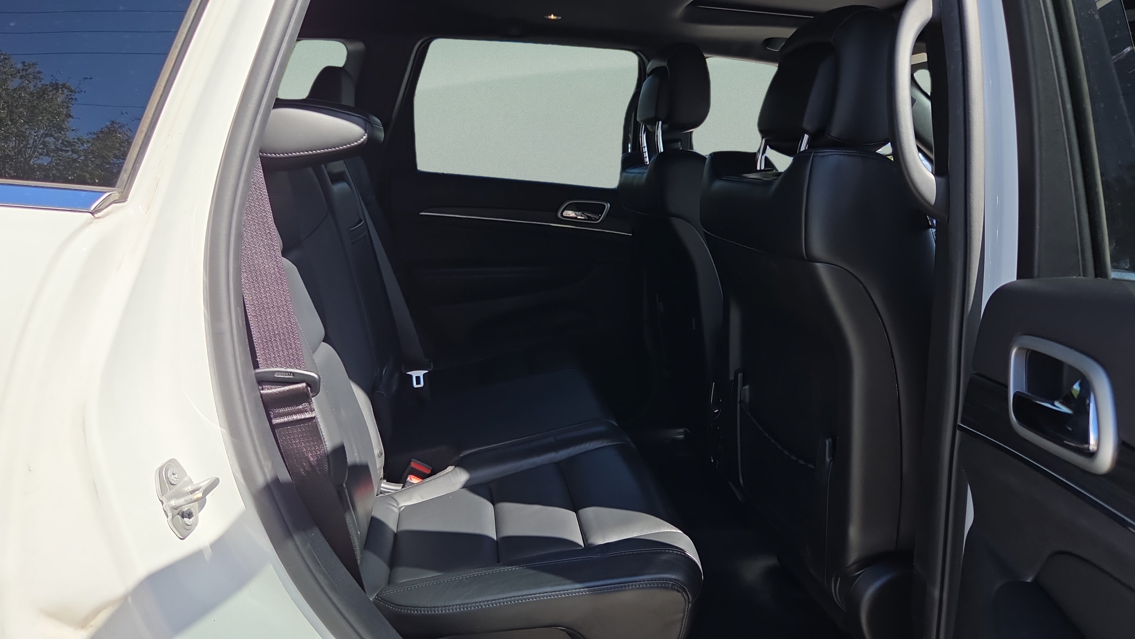 Used 2020 Jeep Grand Cherokee Limited AWD/4WD image 18