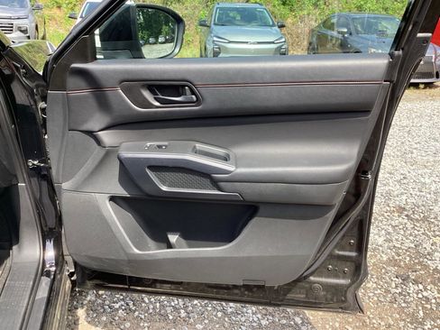 Used 2024 Nissan Pathfinder Rock Creek AWD/4WD image 8