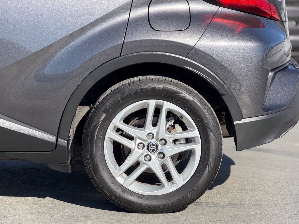 Used 2020 Toyota C-HR LE FWD image 3