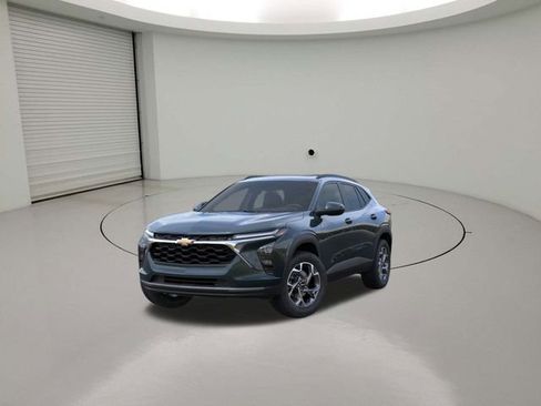 New 2026 Chevrolet Trax LT w/ Sunroof Package image 8