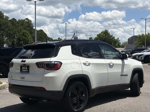 Used 2021 Jeep Compass Latitude FWD image 4