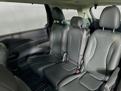 New 2026 Kia Carnival SX Prestige FWD image 28