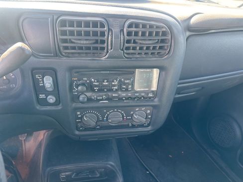 Used 2001 Chevrolet Blazer LT w/ Preferred Equipment Group image 13