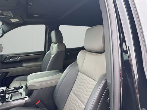 Used 2023 Chevrolet Silverado 1500 ZR2 w/ Technology Package image 27