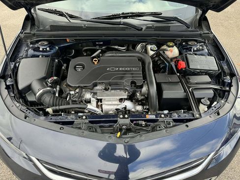 Used 2017 Chevrolet Malibu LT image 10