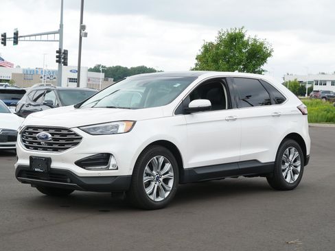 Used 2019 Ford Edge Titanium w/ Equipment Group 301A AWD/4WD image 2