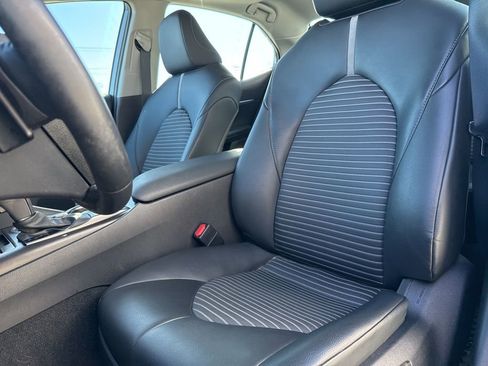 Used 2023 Toyota Camry SE w/ Cold Weather Package image 9