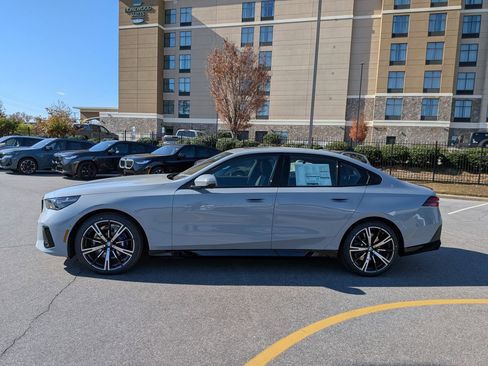 New 2026 BMW 530i xDrive w/ M Sport Package image 6