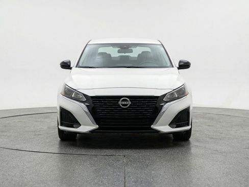 Used 2025 Nissan Altima 2.5 SV image 2