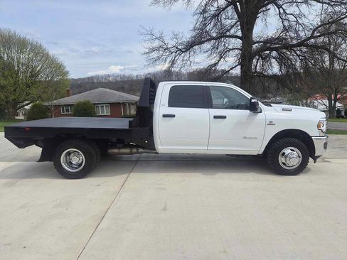 Used 2024 RAM 3500 SLT w/ Quick Order Package 2YG SLT AWD/4WD image 7
