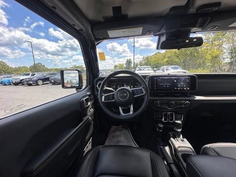 Used 2024 Jeep Wrangler Unlimited Sahara AWD/4WD image 16