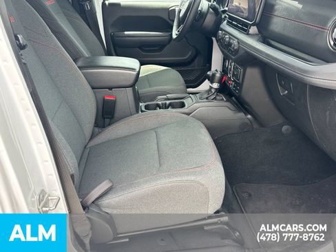 Used 2025 Jeep Wrangler Unlimited Rubicon AWD/4WD image 15