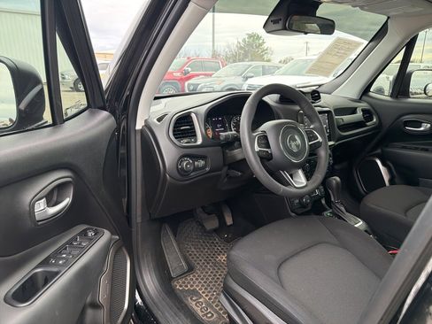 Used 2023 Jeep Renegade Latitude w/ Sun & Fun Group image 9