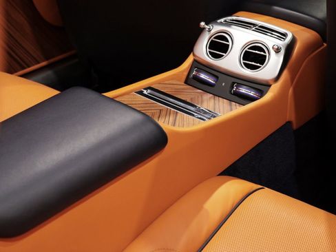 Used 2017 Rolls-Royce Dawn image 39