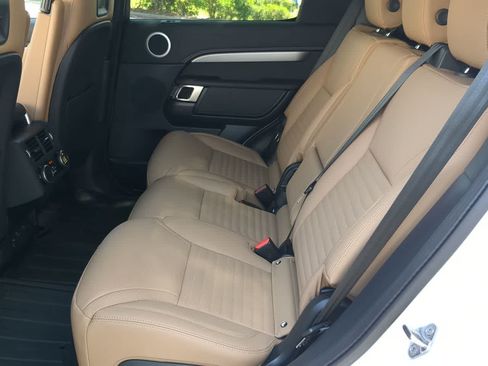 Used 2025 Land Rover Discovery Dynamic SE AWD/4WD image 20