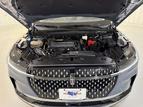 Used 2025 Lincoln Nautilus Premier AWD/4WD image 30