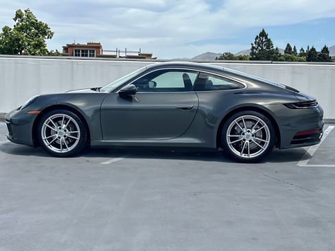Used 2022 Porsche 911 Carrera RWD image 2