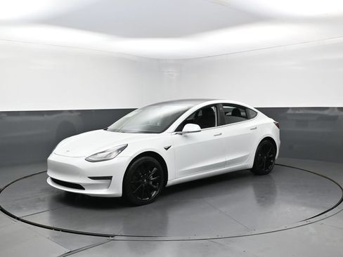 Used 2019 Tesla Model 3 Standard Range Plus RWD image 3