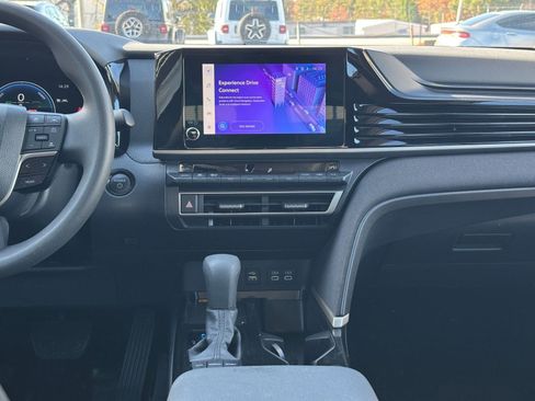 Used 2025 Toyota Camry LE image 25