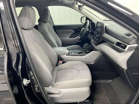 Used 2022 Toyota Highlander L FWD image 21