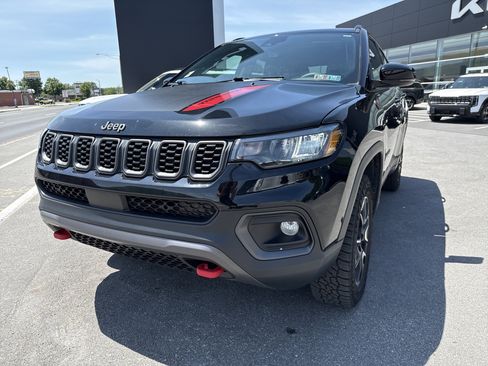 Used 2024 Jeep Compass Trailhawk AWD/4WD image 8