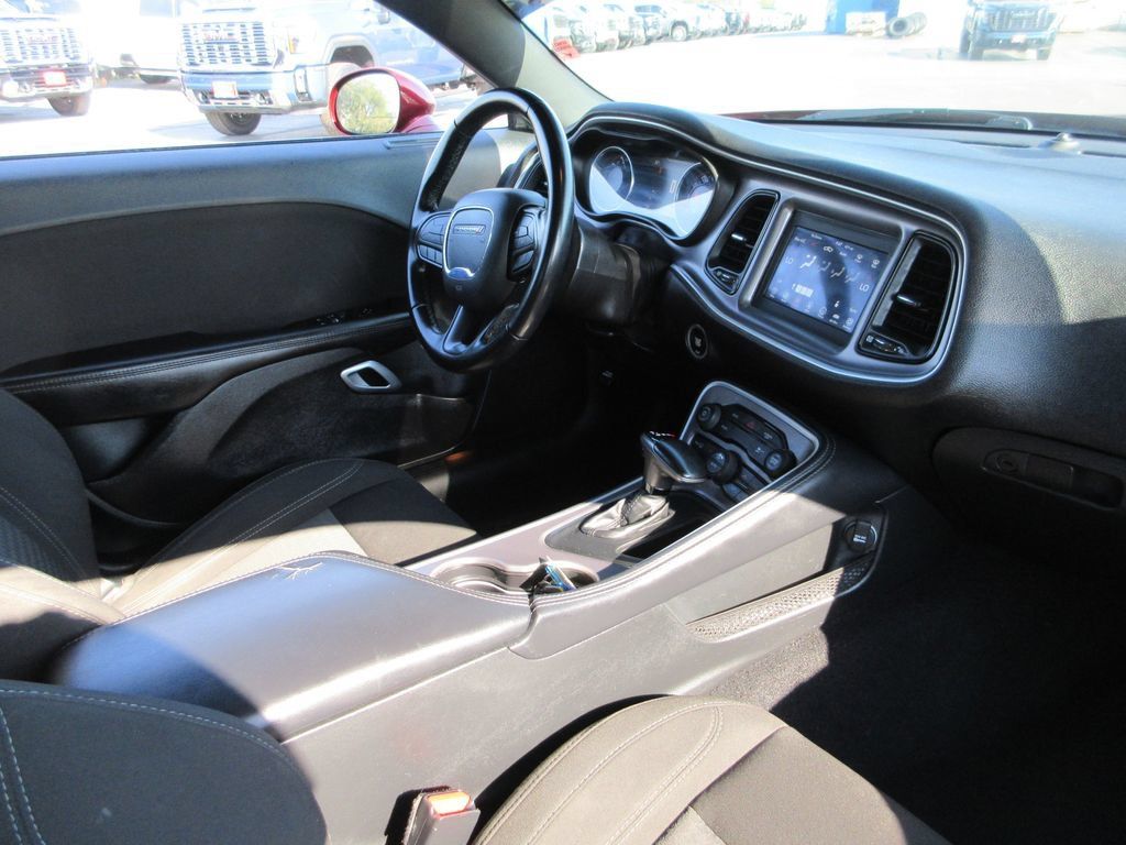 Used 2020 Dodge Challenger SXT RWD image 21