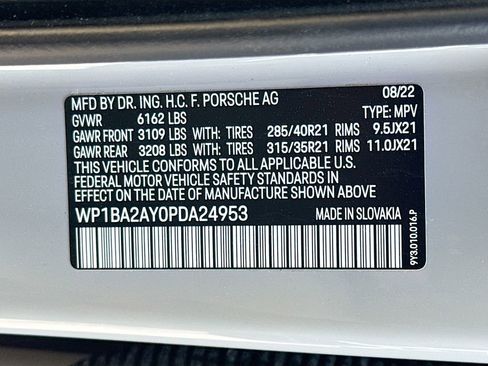 Used 2023 Porsche Cayenne Platinum Edition image 34