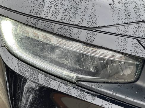 Used 2019 Honda Civic Touring image 11