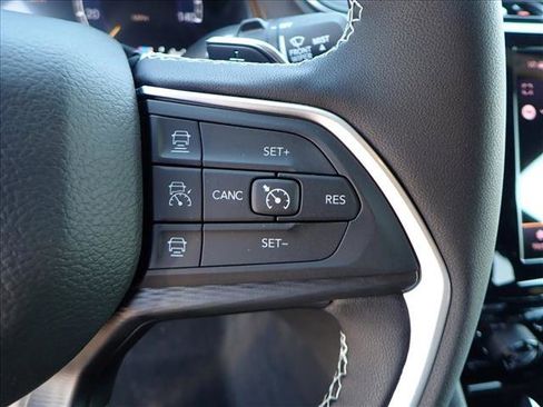 New 2025 Jeep Grand Cherokee Laredo X w/ Luxury Tech Group I image 17