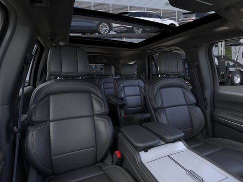 New 2026 Lincoln Navigator Reserve w/ Jet Appearance Package AWD/4WD image 10