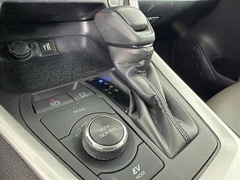 Used 2024 Toyota RAV4 LE AWD/4WD image 30